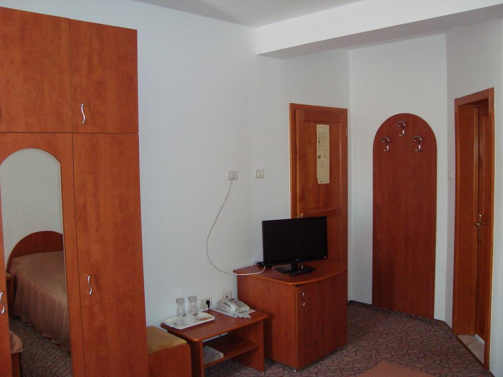 Hotel Lotus Arad Exterior photo
