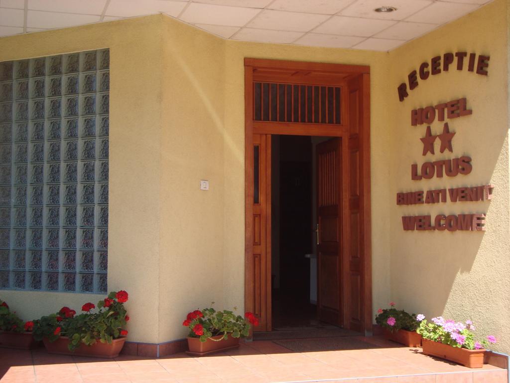 Hotel Lotus Arad Exterior photo