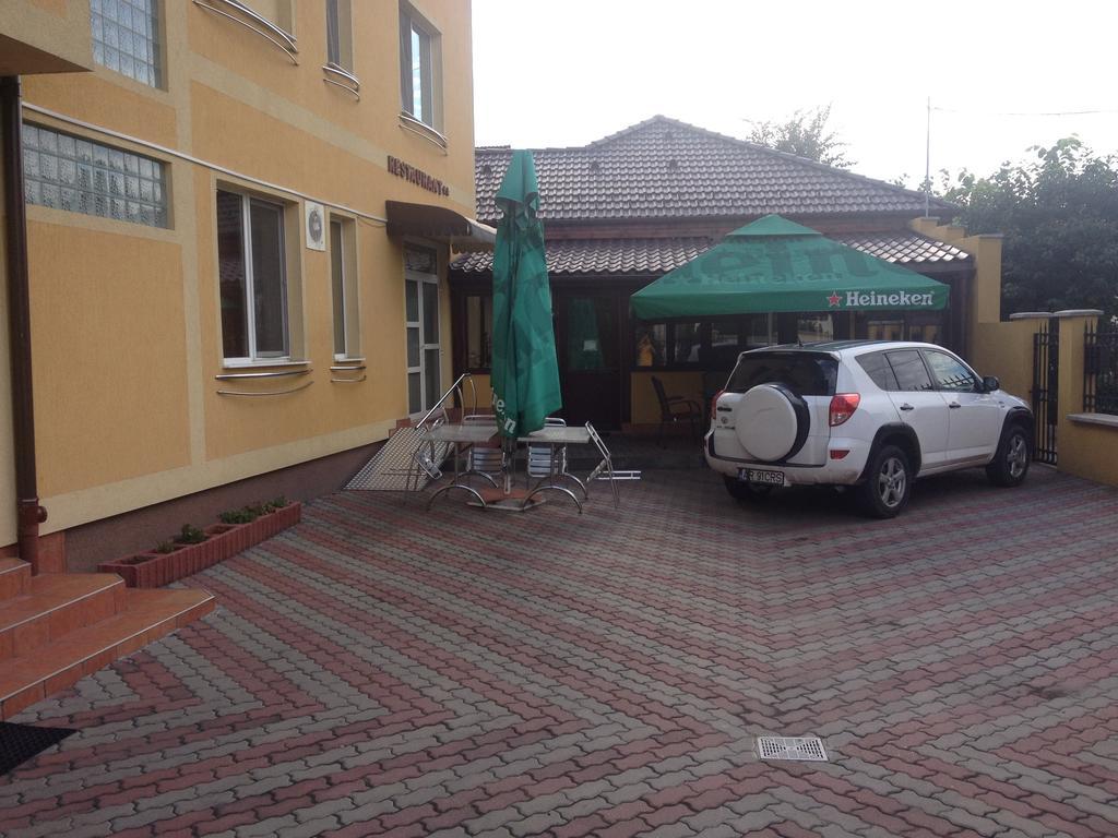 Hotel Lotus Arad Exterior photo