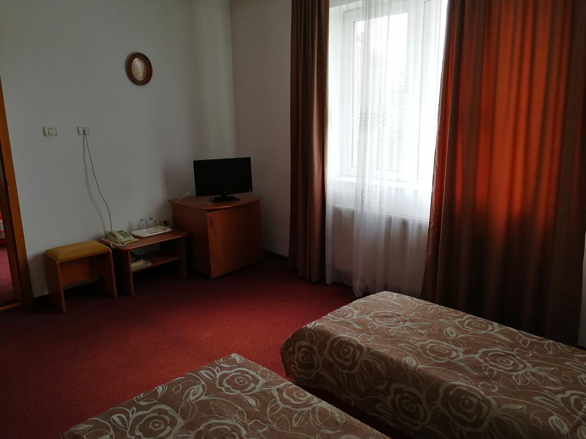 Hotel Lotus Arad Exterior photo
